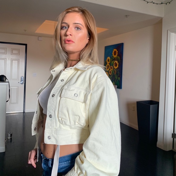 Meet your Posher, Jodi. Follow for Follow on Insta - Picture 4 of 8